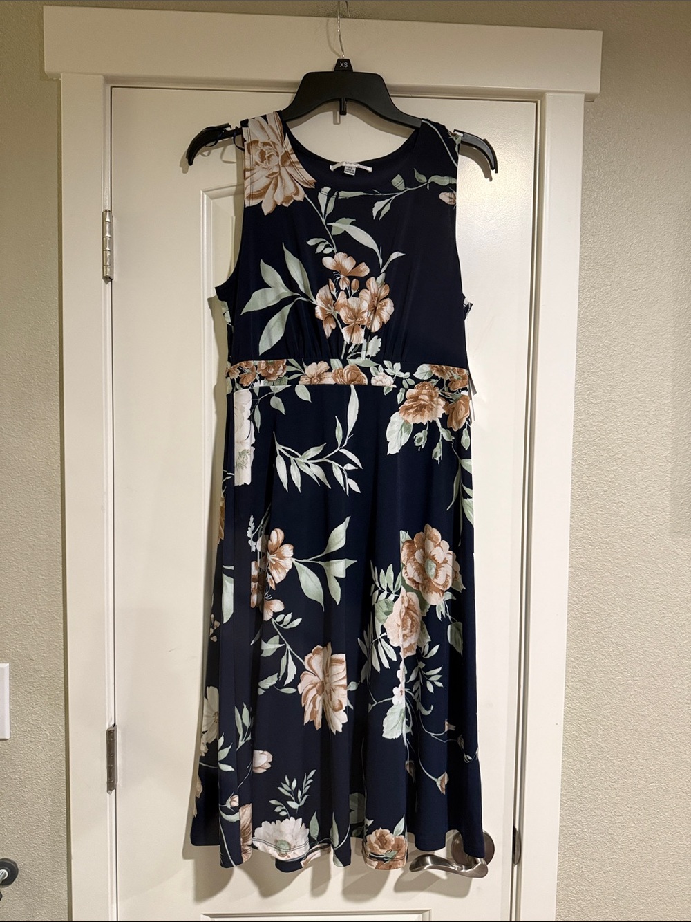Floral Navy Sleeveless Midi Dress - Elegant Garden Print